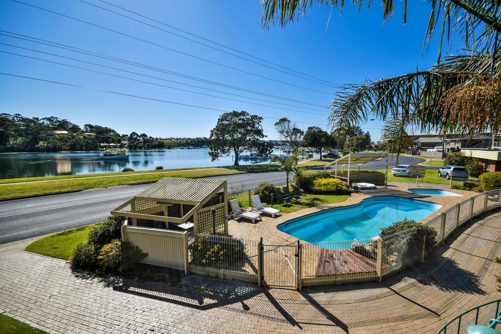 Churchill VIC Accommodation Redcliffe