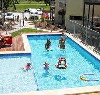 Emu's Beach Resort - Accommodation Redcliffe