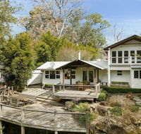 Equanimity - Beautiful character filled house - Accommodation Redcliffe