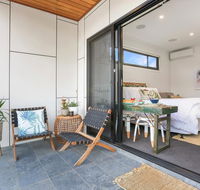 Eternity 141 - Room with private bathroom balcony bed  breakfast - Accommodation Redcliffe