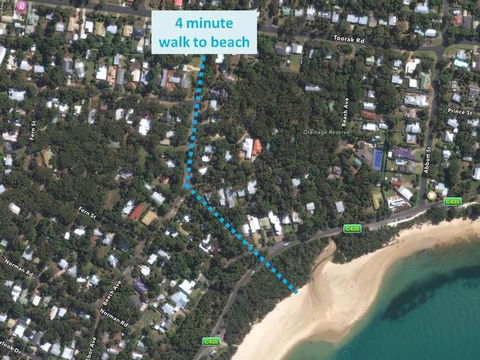 EVERGREEN BEACH HOUSE - Accommodation Redcliffe 3