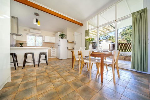 Evergreen On Franklin-Family Friendly - Wifi - Unique - Accommodation Redcliffe 1