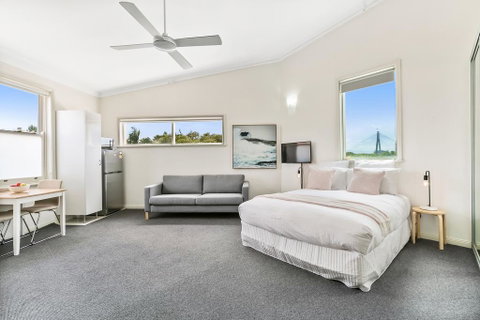 Excelsior Serviced Apartments - Accommodation Redcliffe 0