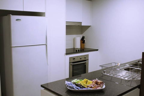 Executively Styled 2 Bed, 2 Bath, Perfect Location - Accommodation Redcliffe 0