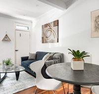 Expansive House Seconds from Oxford Street - Accommodation Redcliffe