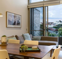 Explore Sydney from a peaceful modern apartment - Accommodation Redcliffe