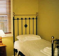 Eyre House - Accommodation Redcliffe