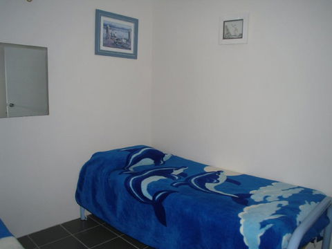 Fabulous Location - Ground Floor Waterfront Unit! Clearview Apartments - Accommodation Redcliffe 1