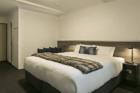Falls Creek Hotel - Accommodation Redcliffe 2