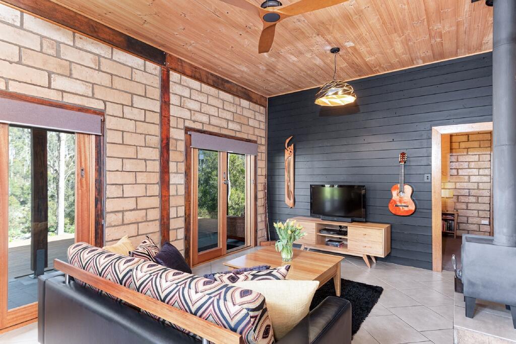 Needles TAS Accommodation Redcliffe