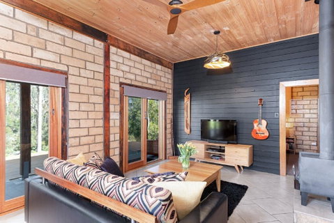Falls River Luxury Accommodation - Accommodation Redcliffe 0