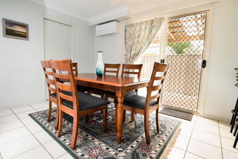 Family Getaway Close To Beach And Restaurants - Accommodation Redcliffe 3