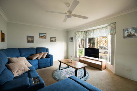 Family Getaway Close To Beach And Restaurants - Accommodation Redcliffe 2