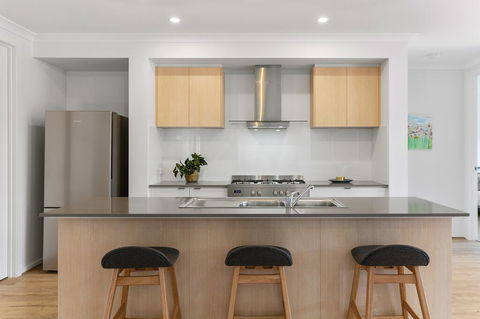 Family Holiday Paradise - New Modern Beach House - Accommodation Redcliffe 1