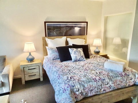 FAMILY ISLAND GETAWAY - BEACHFRONT APARTMENT - Accommodation Redcliffe 1