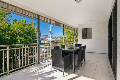 Family-Size Duplex In Quiet Neighbourhood - Accommodation Redcliffe 3
