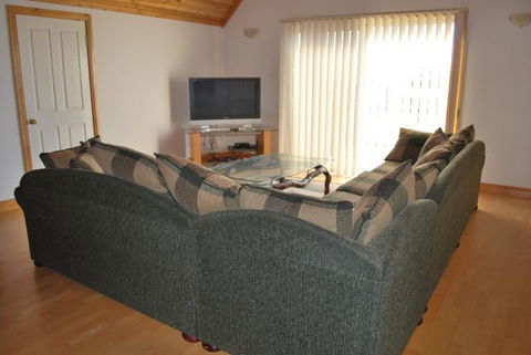Farm Lane Retreat - Accommodation Redcliffe 2