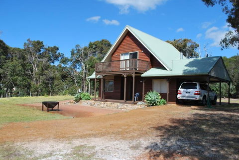 Farm Lane Retreat - Accommodation Redcliffe 0