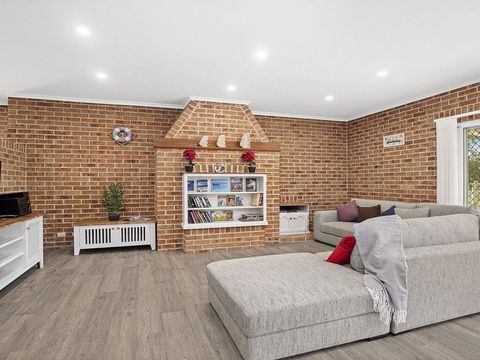 Fern Way Beach House - 70m To Beach - Accommodation Redcliffe 2