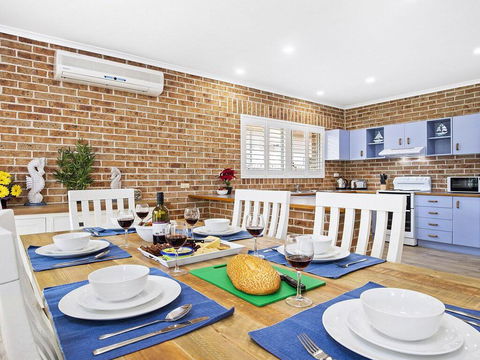 Fern Way Beach House - 70m To Beach - Accommodation Redcliffe 3