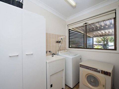 Fingal Beach Shack @ Fingal Bay - Accommodation Redcliffe 1