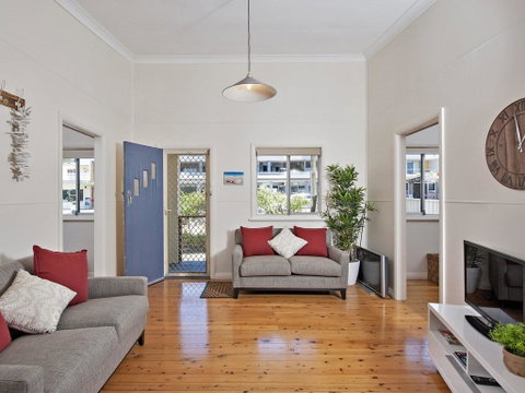 Fingal Beach Shack @ Fingal Bay - Accommodation Redcliffe 0