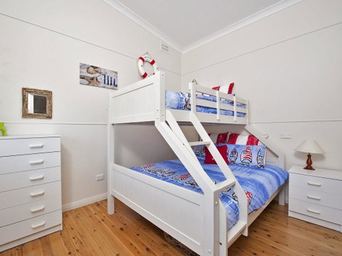 Fingal Beach Shack @ Fingal Bay - Accommodation Redcliffe 2