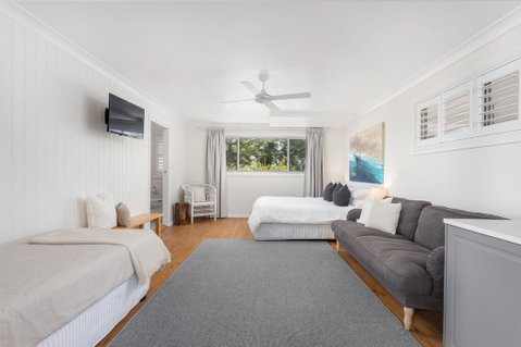 Finns At Old Bar - Accommodation Redcliffe 1