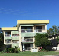 First Floor Unit with waterviews from your balcony - Accommodation Redcliffe