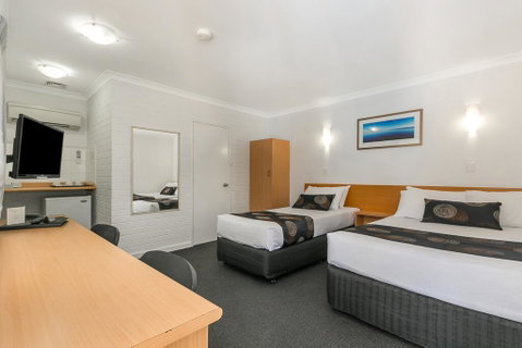 Flag Motor Lodge - Accommodation Redcliffe 1
