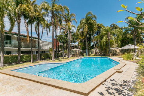 Flag Motor Lodge - Accommodation Redcliffe 2