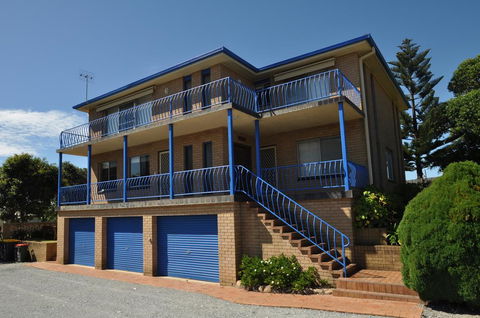 Flat 2 - 3 Bay Lane - Accommodation Redcliffe 1