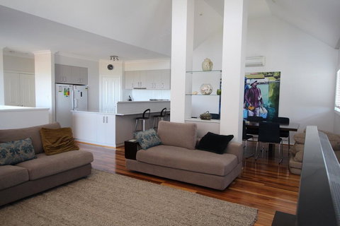Flinders View - Accommodation Redcliffe 3