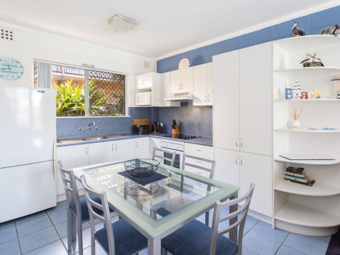 Forster Holiday Lodge 09 - Accommodation Redcliffe 1