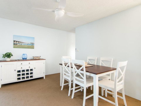 Forster Towers 51 - Accommodation Redcliffe 2