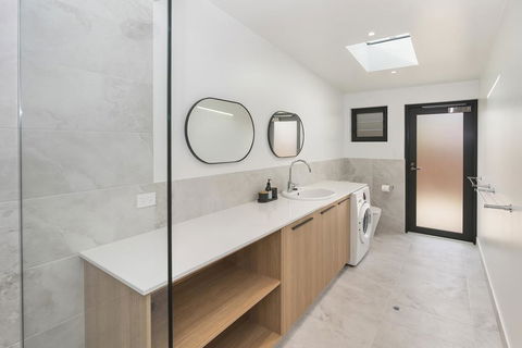 FortyTwo Mini - Accommodation Redcliffe 1