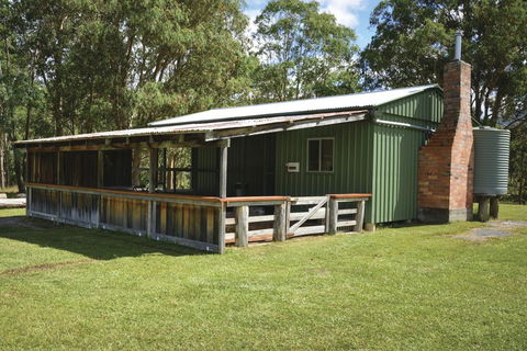 Four Bull Hut - Accommodation Redcliffe 3
