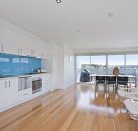 Four Kings Apartment - Deluxe 2br 3 - Accommodation Redcliffe