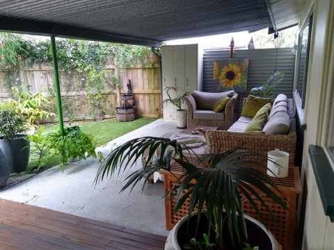 Friends Holiday House - Accommodation Redcliffe 2