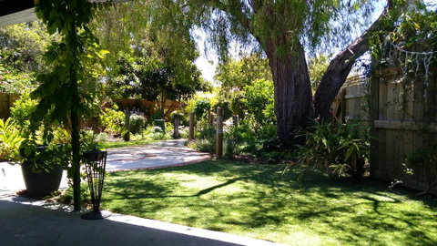 Friends Holiday House - Accommodation Redcliffe 0