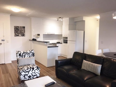 Frisco Apartments - Accommodation Redcliffe 1