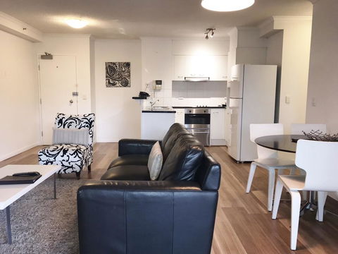 Frisco Apartments - Accommodation Redcliffe 2