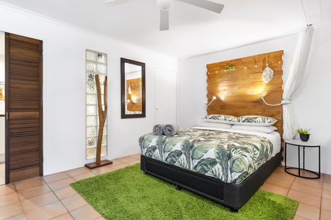 Funky, Central Studio - Accommodation Redcliffe 0