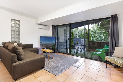 Funky, Central Studio - Accommodation Redcliffe 2