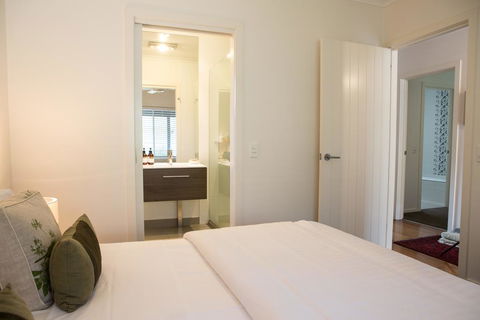 Furmston House & Studio - Accommodation Redcliffe 0