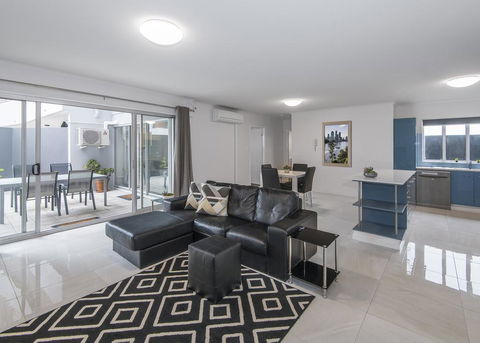 FV4006 Apartments - Accommodation Redcliffe 0