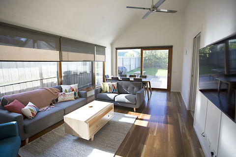 GALWAY COTTAGE - Accommodation Redcliffe 0