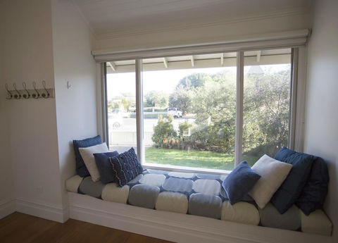 GALWAY COTTAGE - Accommodation Redcliffe 3