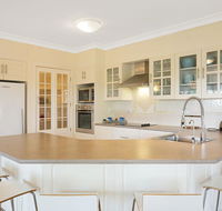 Gareth House - Accommodation Redcliffe