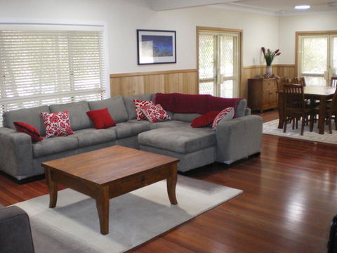 Gibraltar House - Accommodation Redcliffe 0